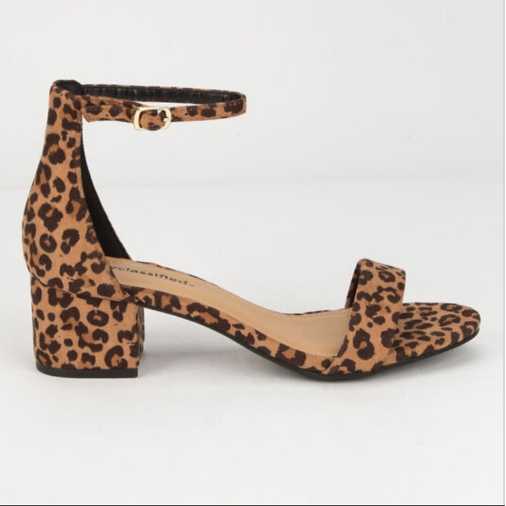 NEW Cheetah Heel Cityclassified Sandals Size 8.5